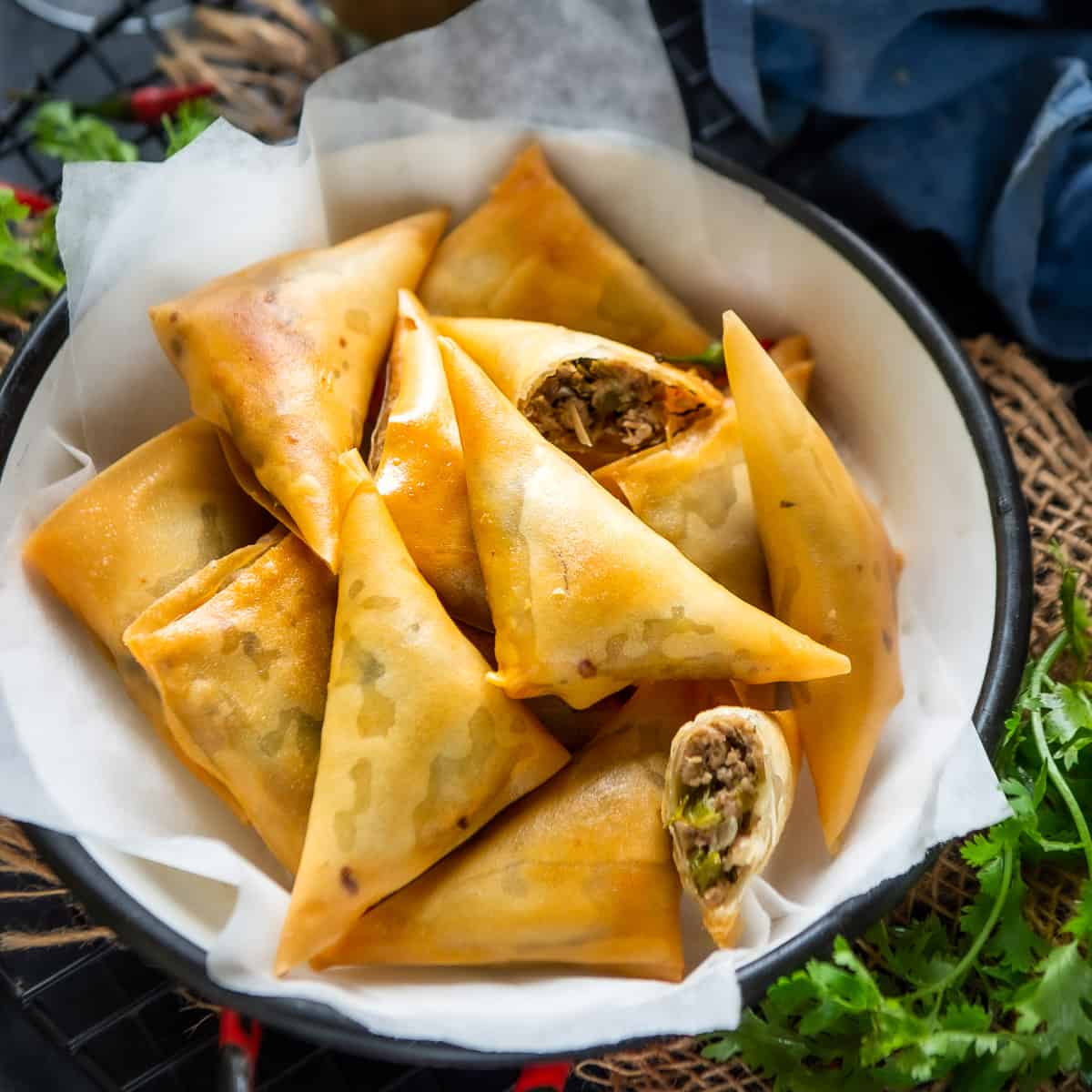 1. CHICKEN SAMOSA (2 PCS)